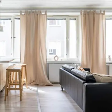 Great Location Between Ratina And Nokia Arena Apartmán